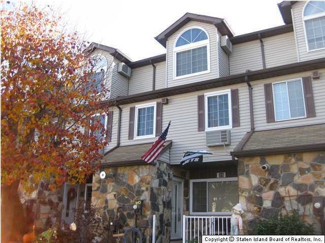 35 Croft Ct, Staten Island, NY 10306 - photo 1