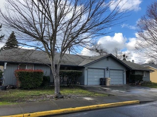 908 SE Green Briar Ln unit A&B, Grants Pass, OR 97526 - photo 1