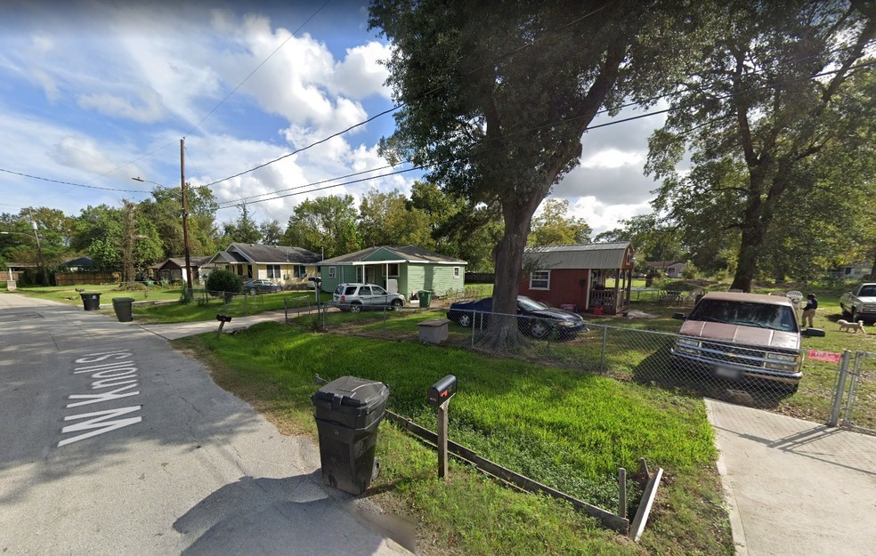 6826 W Knoll St, Houston, TX 77028 - photo 1
