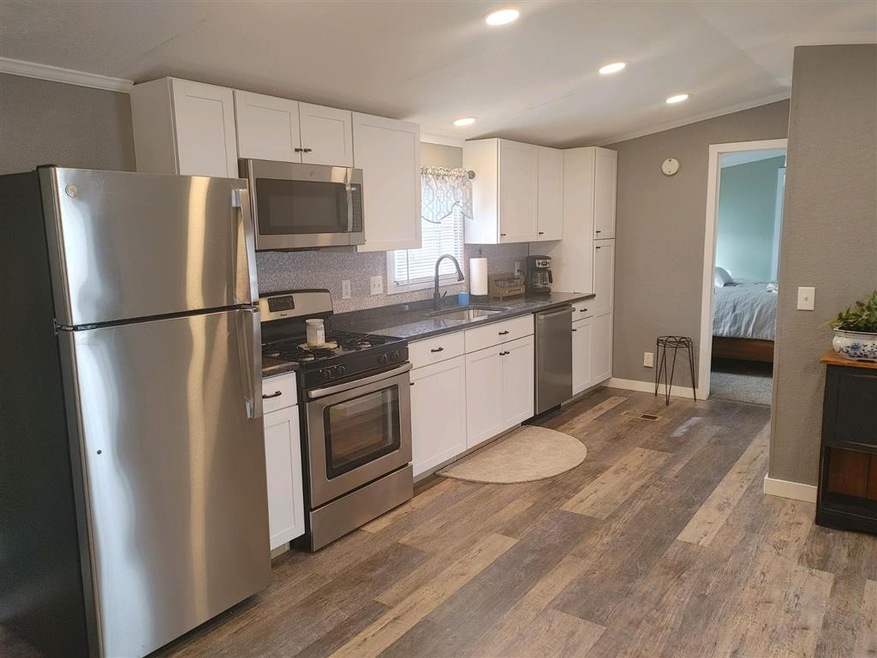 11 Sycamore Ave, North Hampton, NH 03862 - photo 1