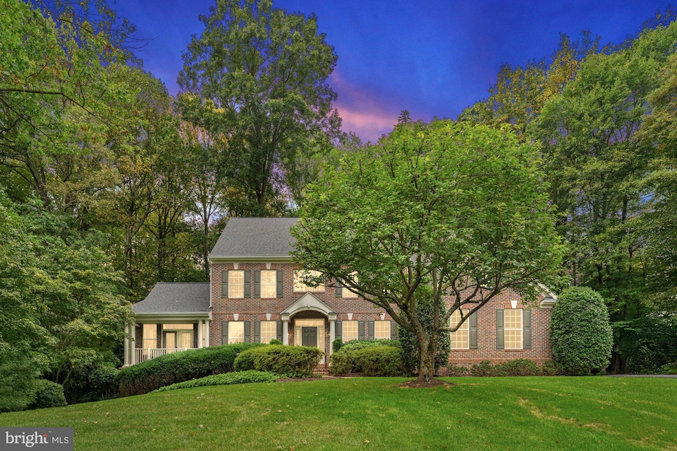 11689 Heinz Ct, Oakton, VA 22124 - photo 1