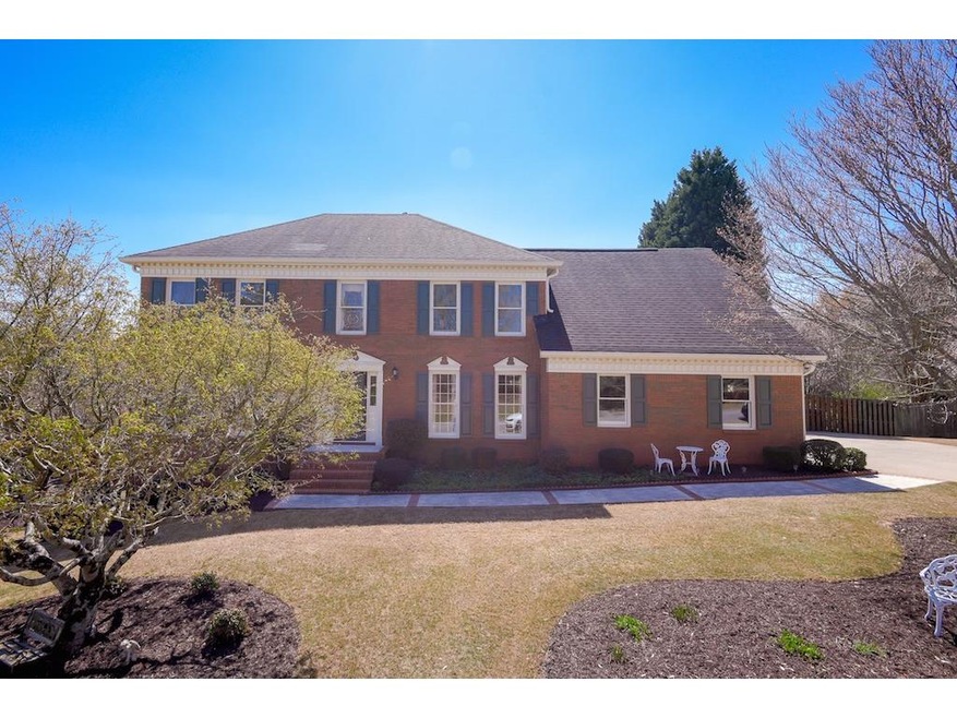 Phenomenal 5 bedroom, 2.5 bathroom home offers abu