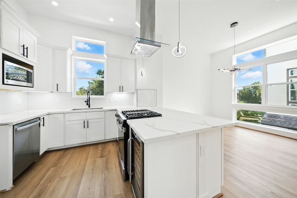 1913 Hoskins Dr unit H, Houston, TX 77080 - photo 1