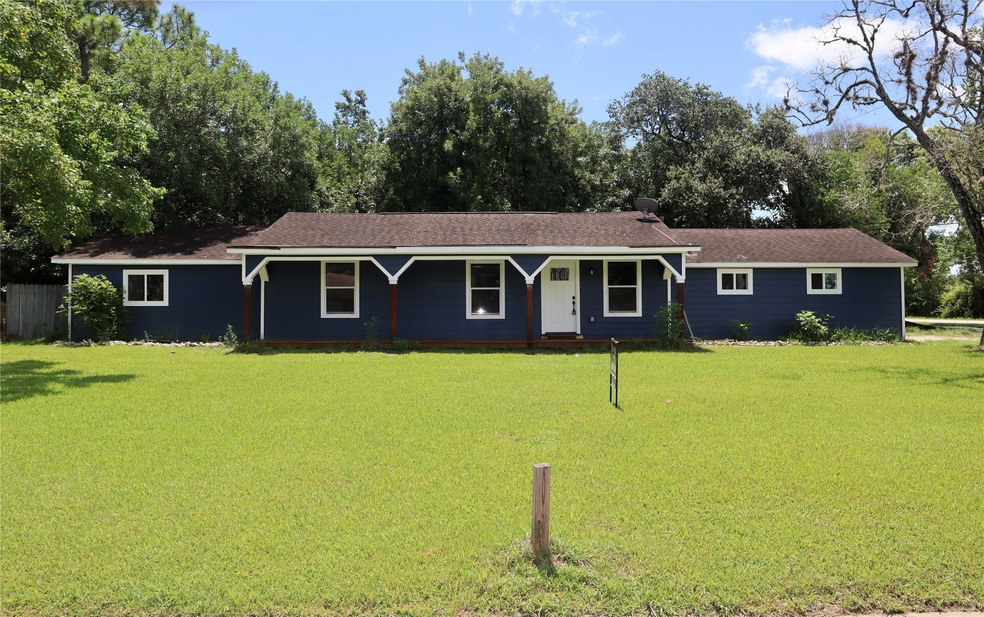1005 Midas Ln, Alvin, TX 77511 - photo 1