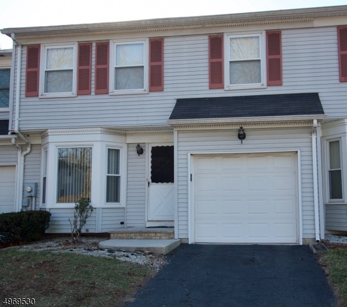 9 Tree Top Rd, Middlesex, NJ 08846 - photo 1