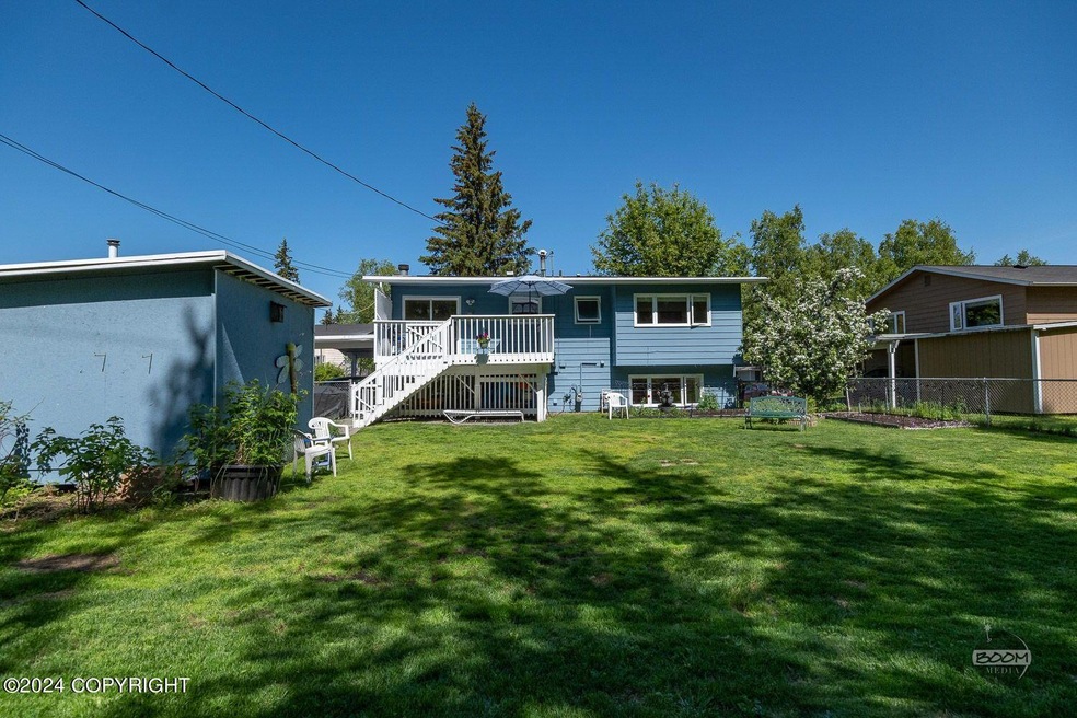 51-web-or-mls-7512 E 20th Ave Exports-51