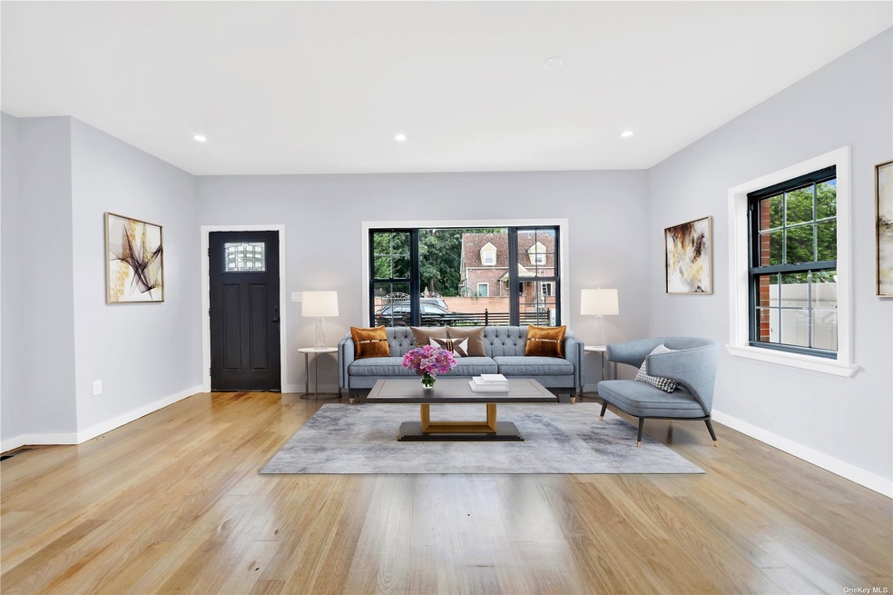 164-22 76th Rd, Flushing, NY 11366 - photo 1