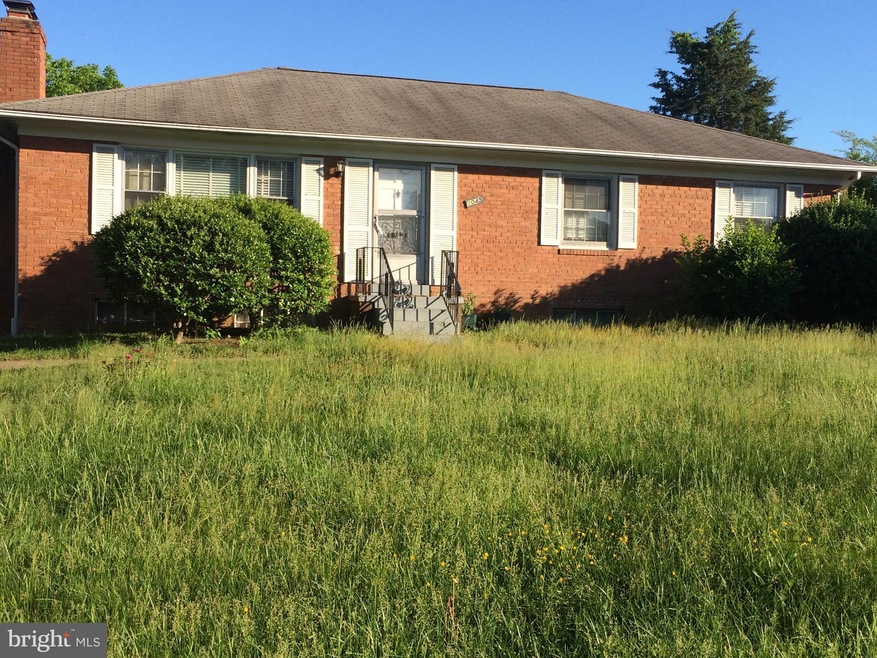 1045 N Quaker Ln, Alexandria, VA 22302 - photo 1