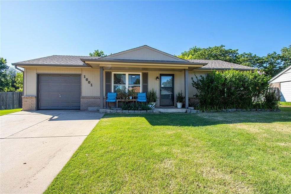 1601 NE 5th St, Moore, OK 73160 - photo 1