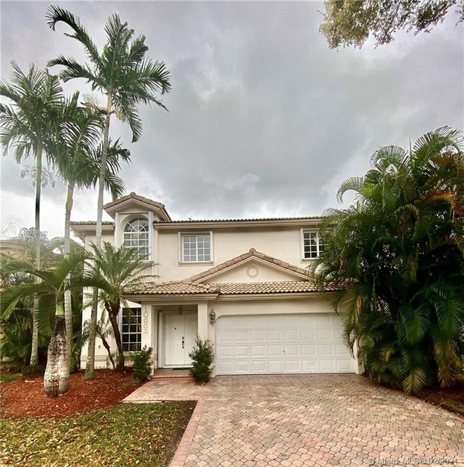 10882 NW 73rd Terrace, Doral, FL 33178 - photo 1