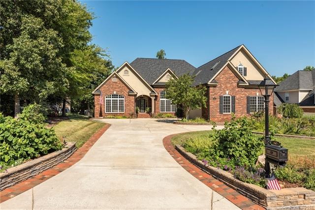 Great curb appeal, circular driveway