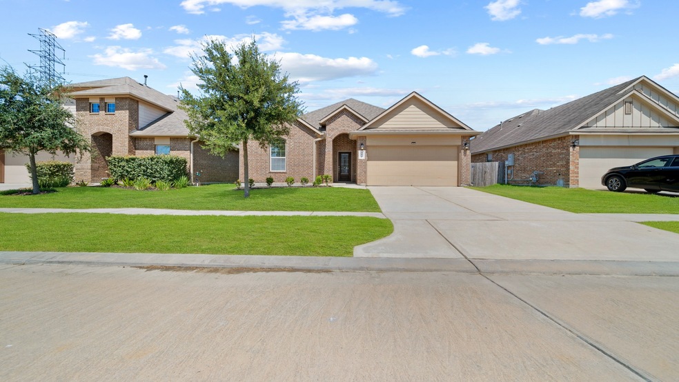 360 Kendall Crest Dr, Alvin, TX 77511 - photo 1