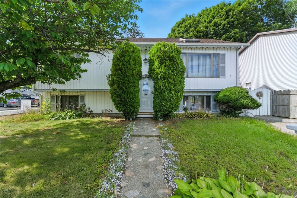 26 Bowles Ct, Pawtucket, RI 02860 - photo 1