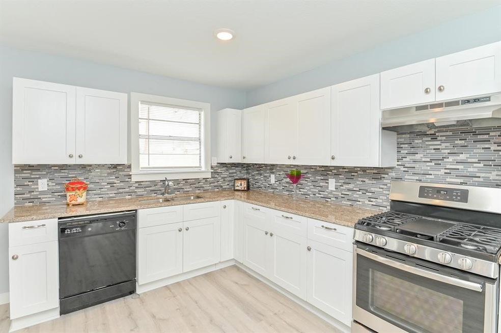 984 Ringold St, Houston, TX 77088 - photo 1