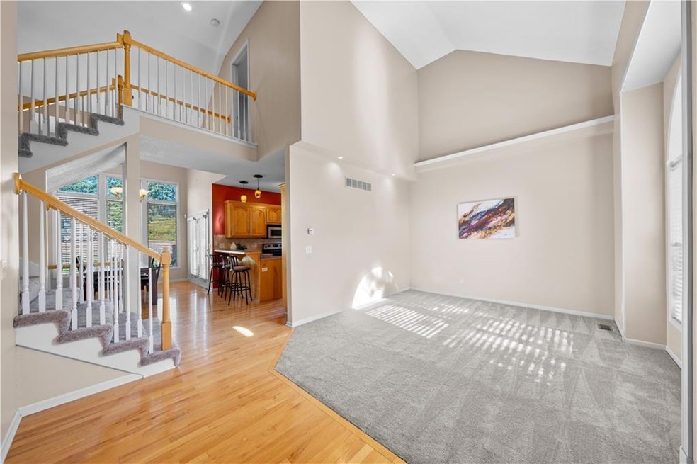 610 Roanke Dr, Raymore, MO 64083 - photo 1