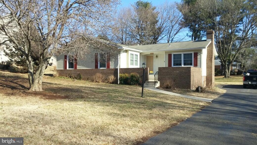 209 Dover Rd, Warrenton, VA 20186 - photo 1