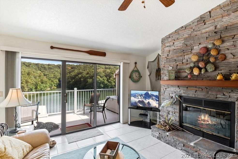 Vaulted ceiling and privacy of the top floor