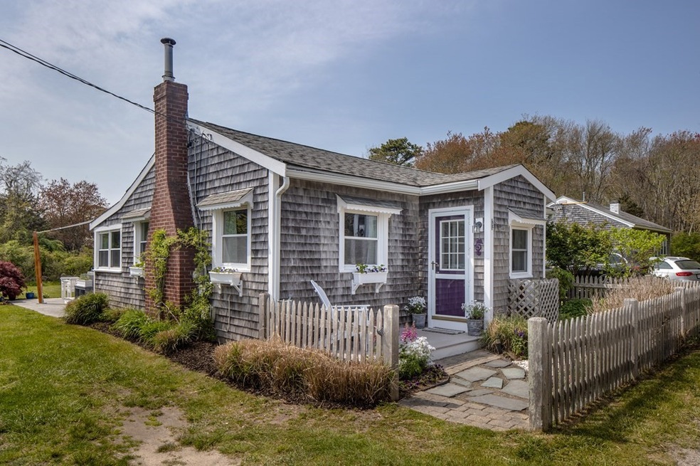 5 Laurel St, Mattapoisett, MA 02739 - photo 1