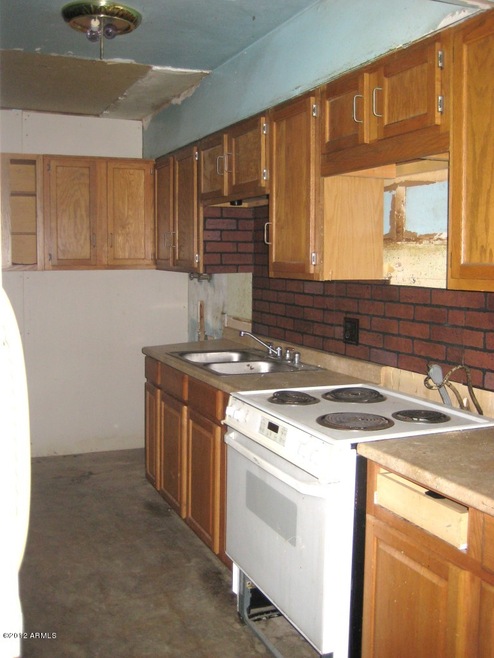 Coolidge kitchen