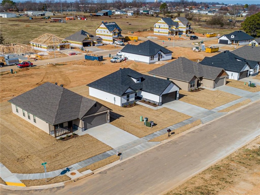 610 E Wire Dr, Rogers, AR 72758 - photo 1