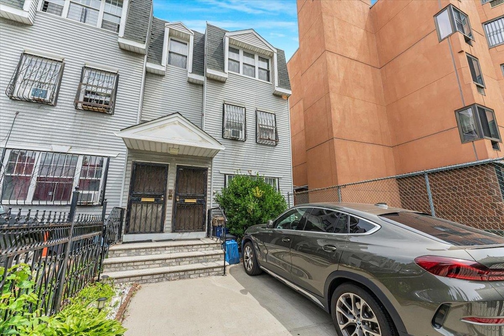 977 E 179th St, Bronx, NY 10460 - photo 1