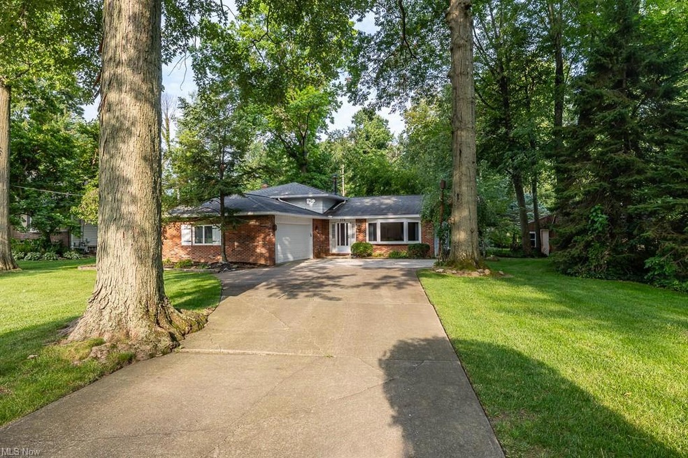 576 Buckeye Dr, Sheffield Lake, OH 44054 - photo 1