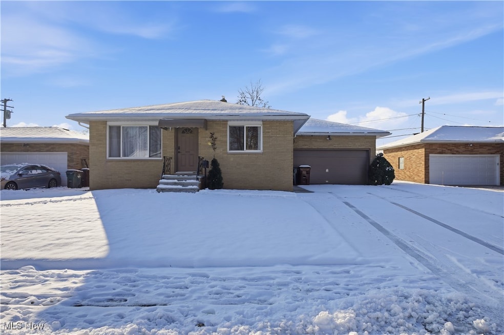 3255 Woodlawn Dr, Cleveland, OH 44134 - photo 1