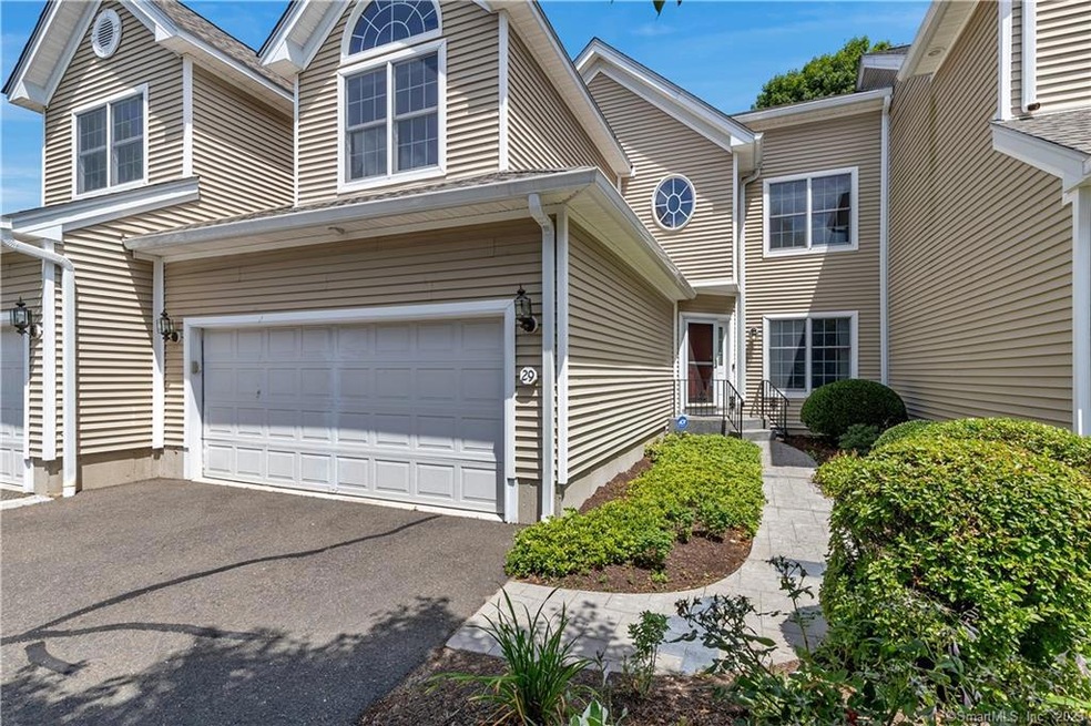 29 Regency Cir, Trumbull, CT 06611 - photo 1