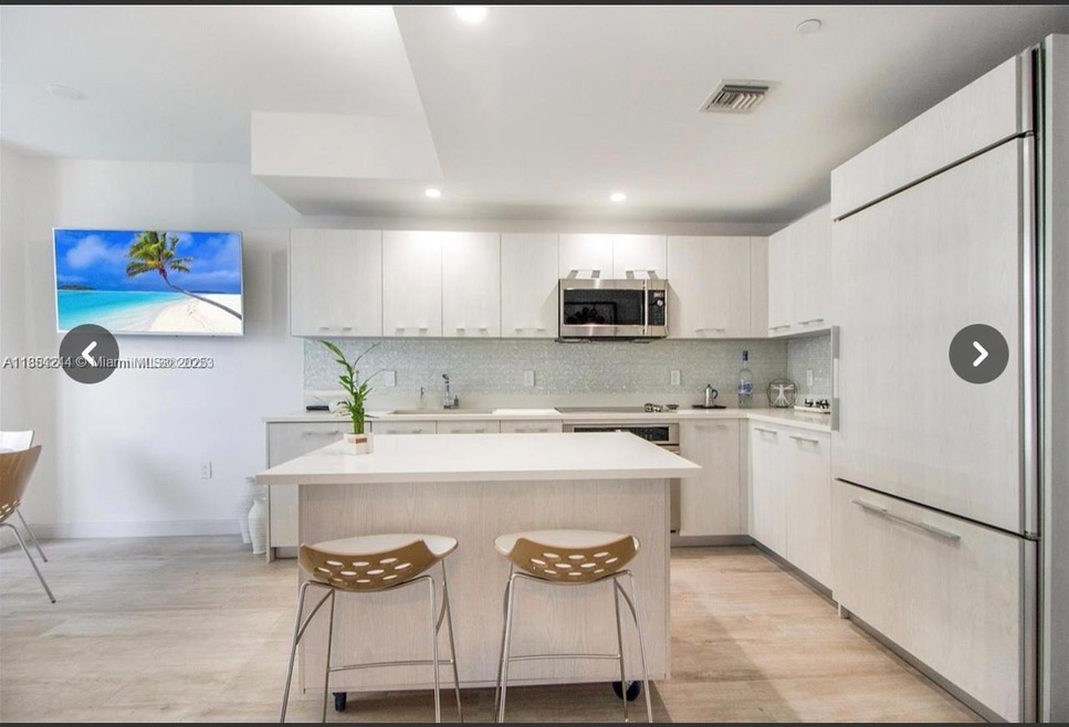 55 SW 9th St unit 3802, Miami, FL 33130 - photo 1