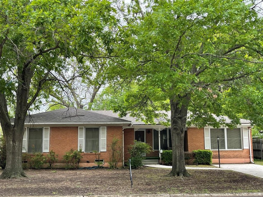 303 Line Dr, Gainesville, TX 76240 - photo 1