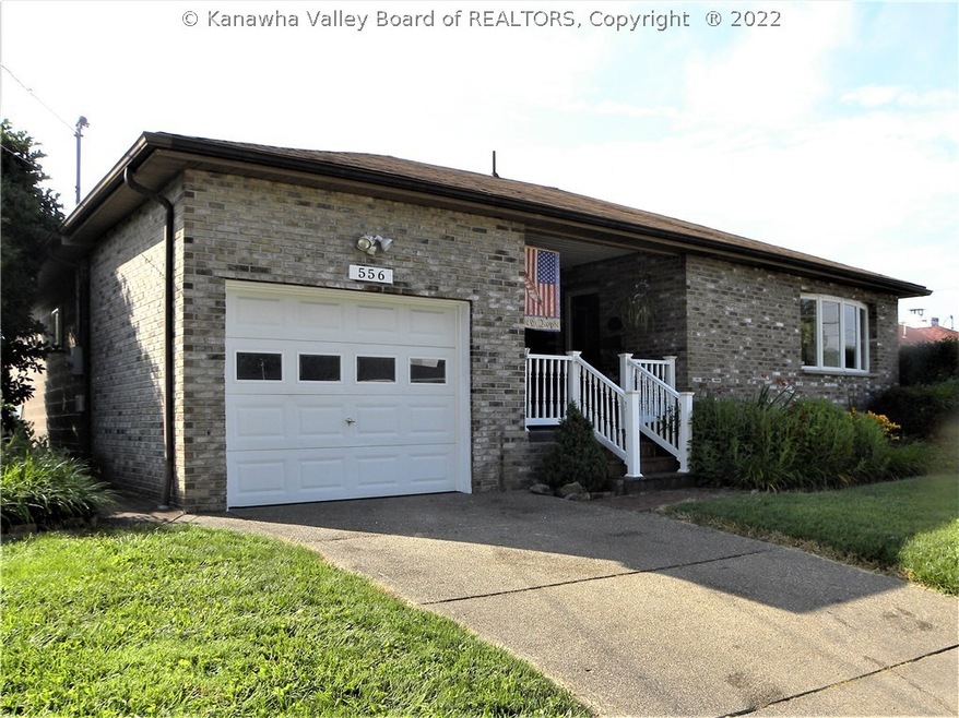 556 22nd St, Dunbar, WV 25064 - photo 1