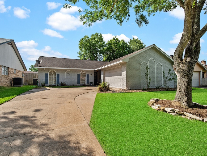 4323 Townes Forest Rd, Friendswood, TX 77546 - photo 1