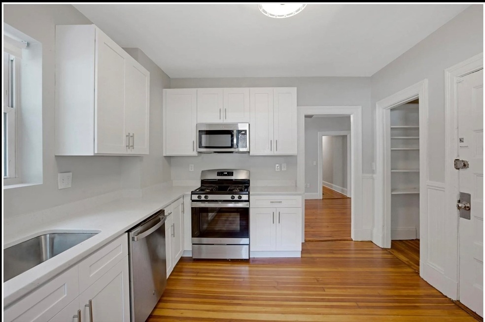 112 Winthrop Rd unit 5, Brookline, MA 02445 - photo 1