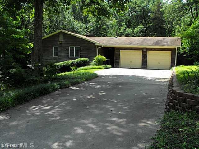 5511 Fallingbrooks Dr, Greensboro, NC 27407 - photo 1