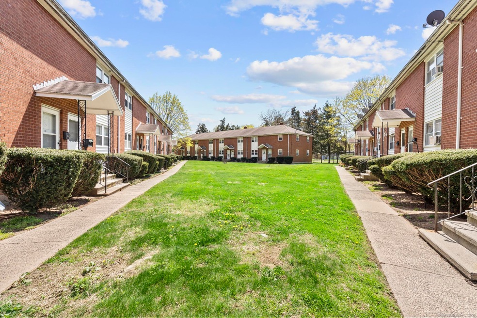 75 Saltonstall Pkwy unit 20, East Haven, CT 06512 - photo 1