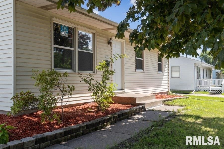 2814 W 13th St, Davenport, IA 52804 - photo 1