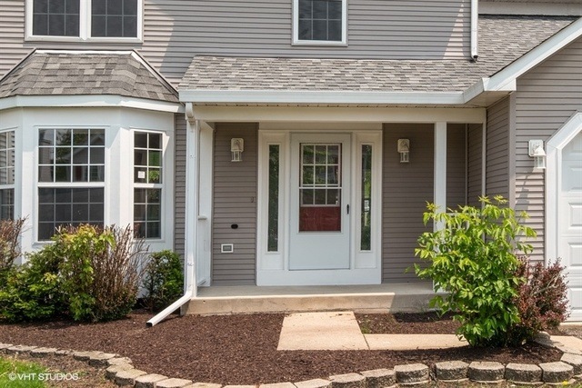 1052 Creekview Ln, Lake In the Hills, IL 60156 - photo 1