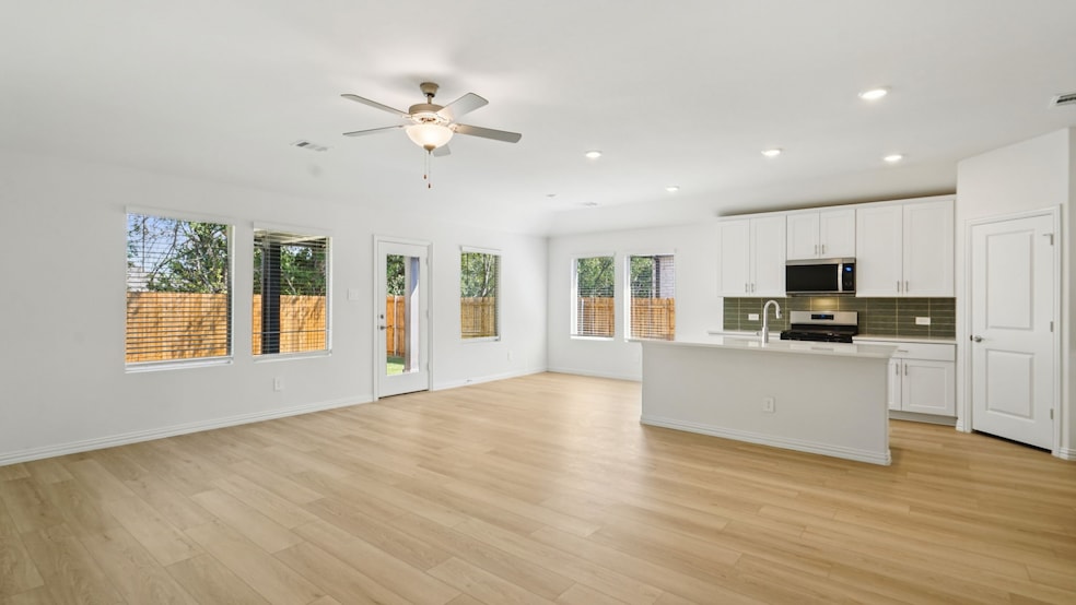 901 Buffalo Dr, McKinney, TX 75069 - photo 1