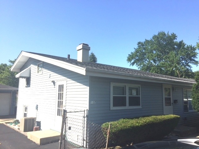 107 Siesta Rd, Carpentersville, IL 60110 - photo 1