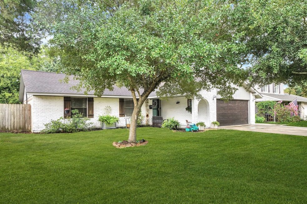 31727 Ironwood Dr, Waller, TX 77484 - photo 1