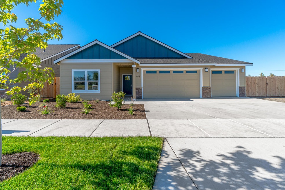 4876 SW Zenith Ave, Redmond, OR 97756 - photo 1