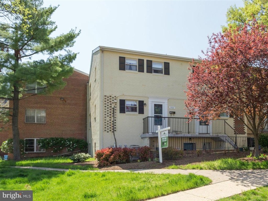 5902 Mayflower Ct, Alexandria, VA 22312 - photo 1