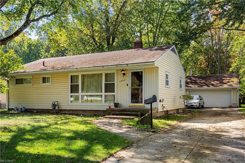View of front of property featuring a front lawn a