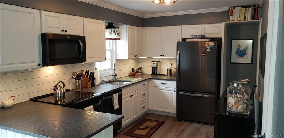 16 Elizabeth St unit 16, Kent, CT 06757 - photo 1