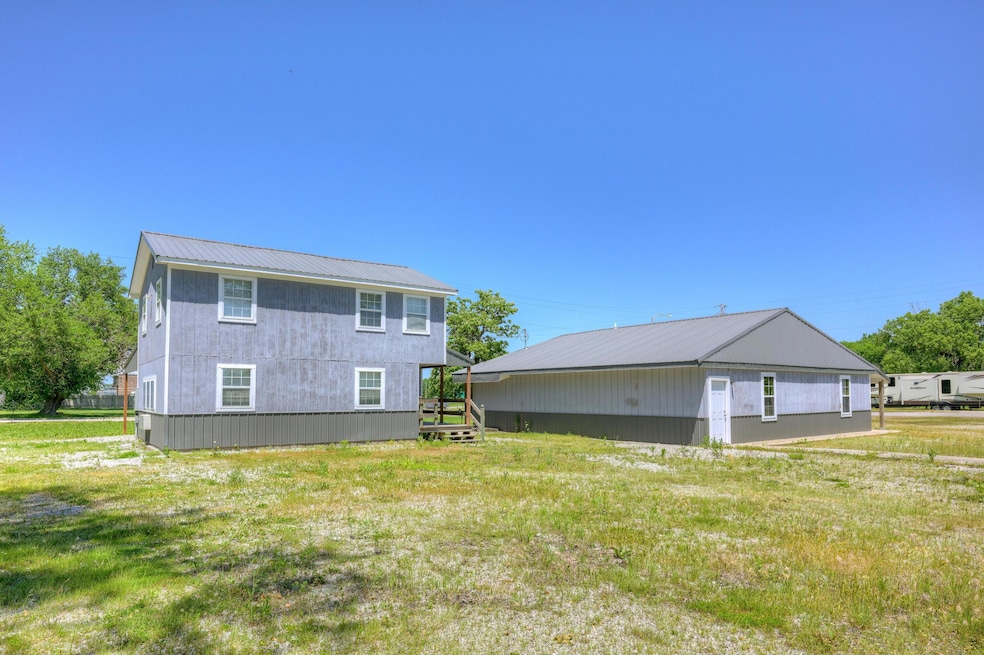 511 N E, Columbus, KS 66725 - photo 1
