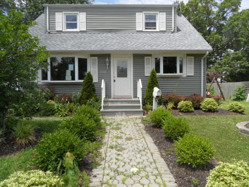 1010 Haran Ave, Manville, NJ 08835 - photo 1