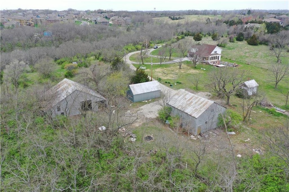 8135 Woodland Dr, Lenexa, KS 66220 - photo 1