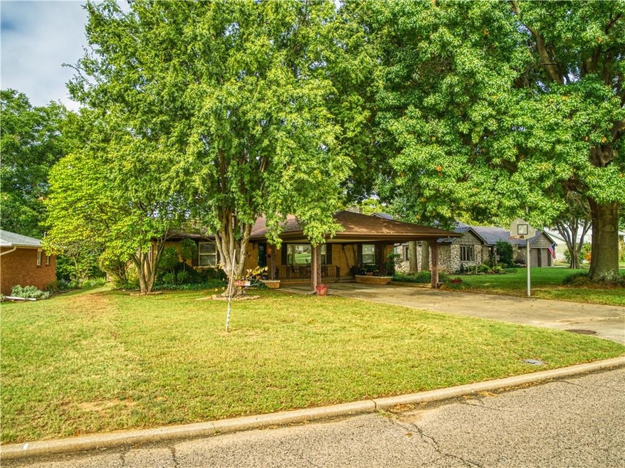 1620 N Oklahoma Ave, Shawnee, OK 74804 - photo 1