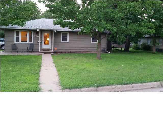 Great Newton location to the park,the rec,the pool