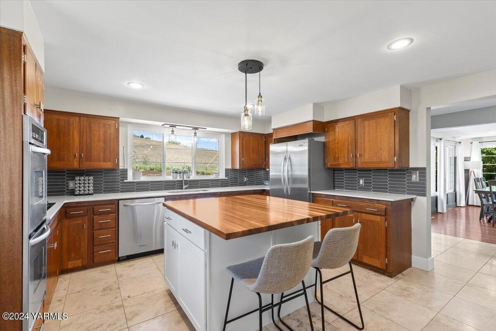 9- Kitchen
